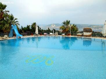 Panoramica Villa con Piscina vista Lago e Mare